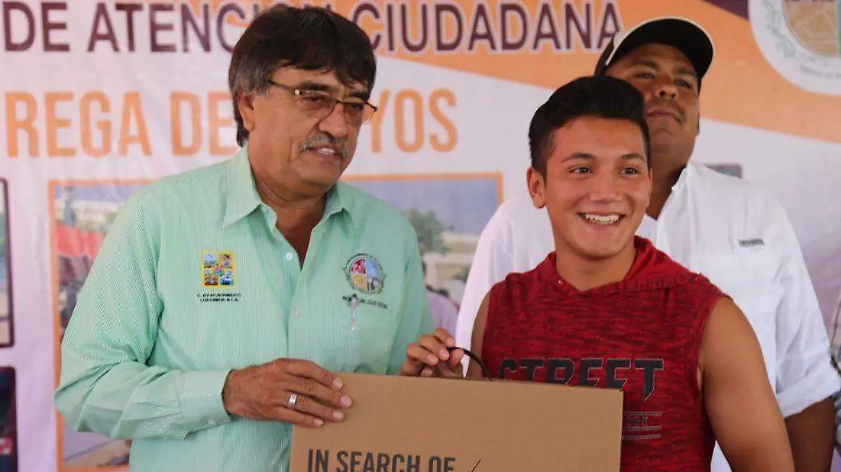 Computadora estudiantes Los Cabos